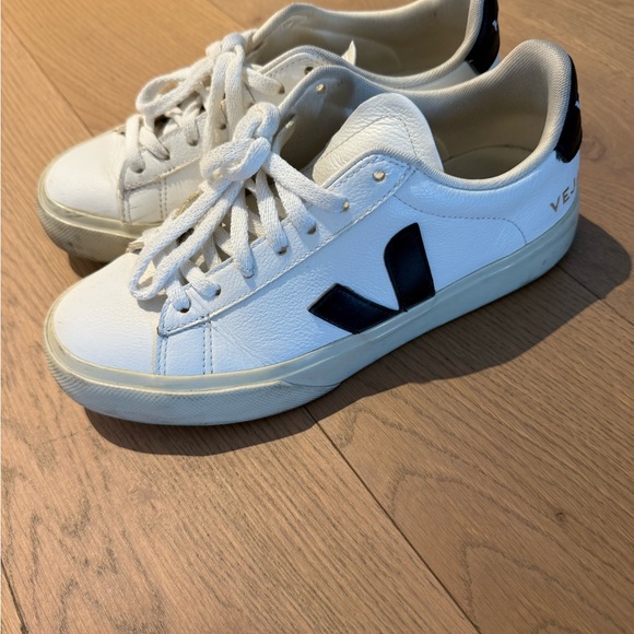 Veja Camp Sneakers - white and black - Picture 6 of 7